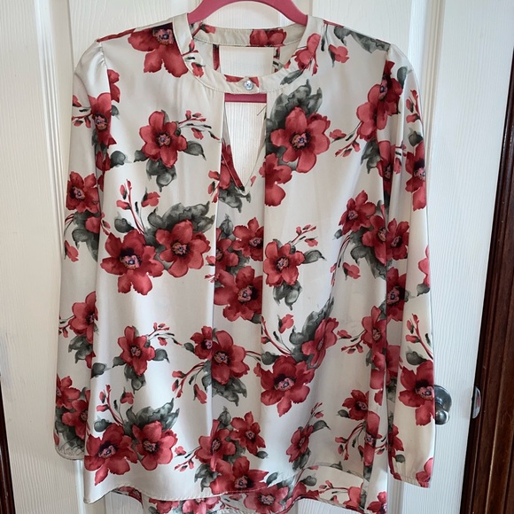Peach Love Ladies Floral Blouse Size Medium
Like new - Picture 1 of 6